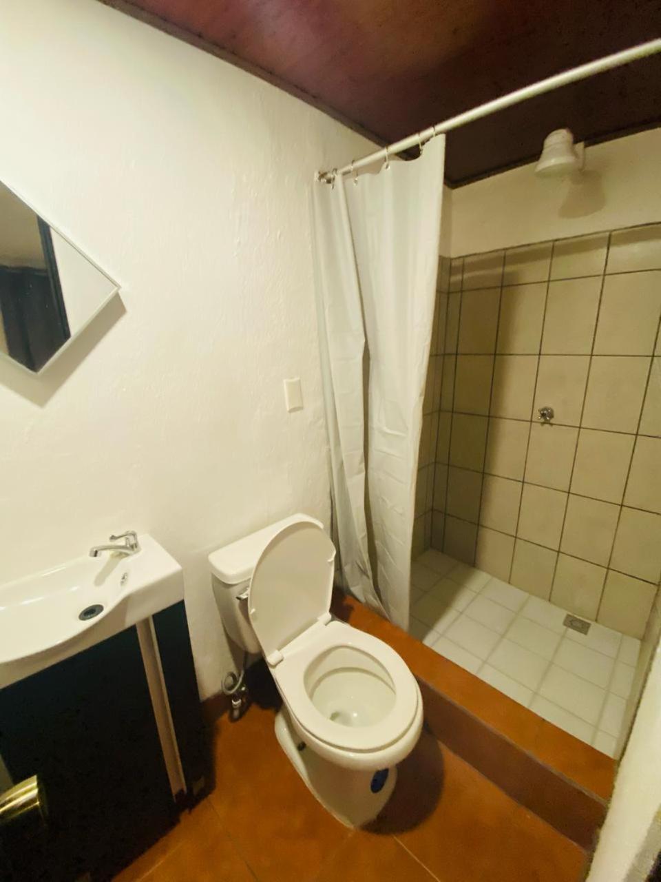 Hostal 17-52 グアテマラシティ エクステリア 写真