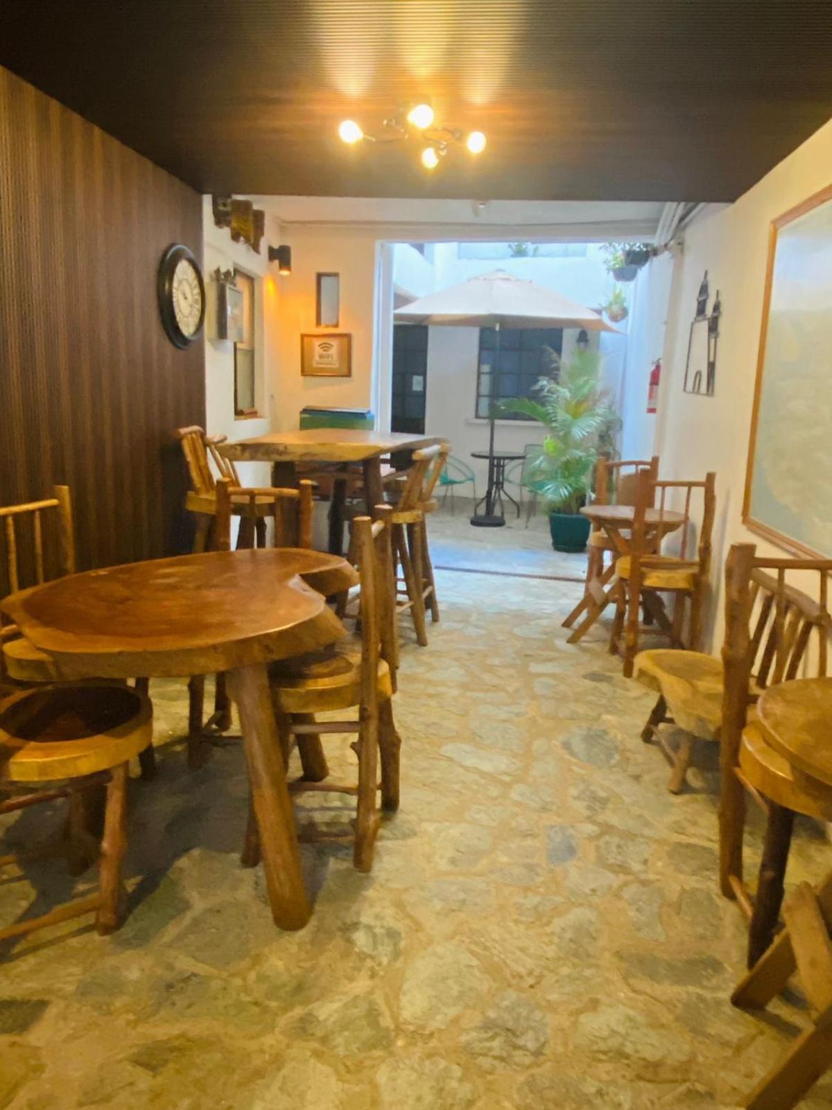 Hostal 17-52 グアテマラシティ エクステリア 写真