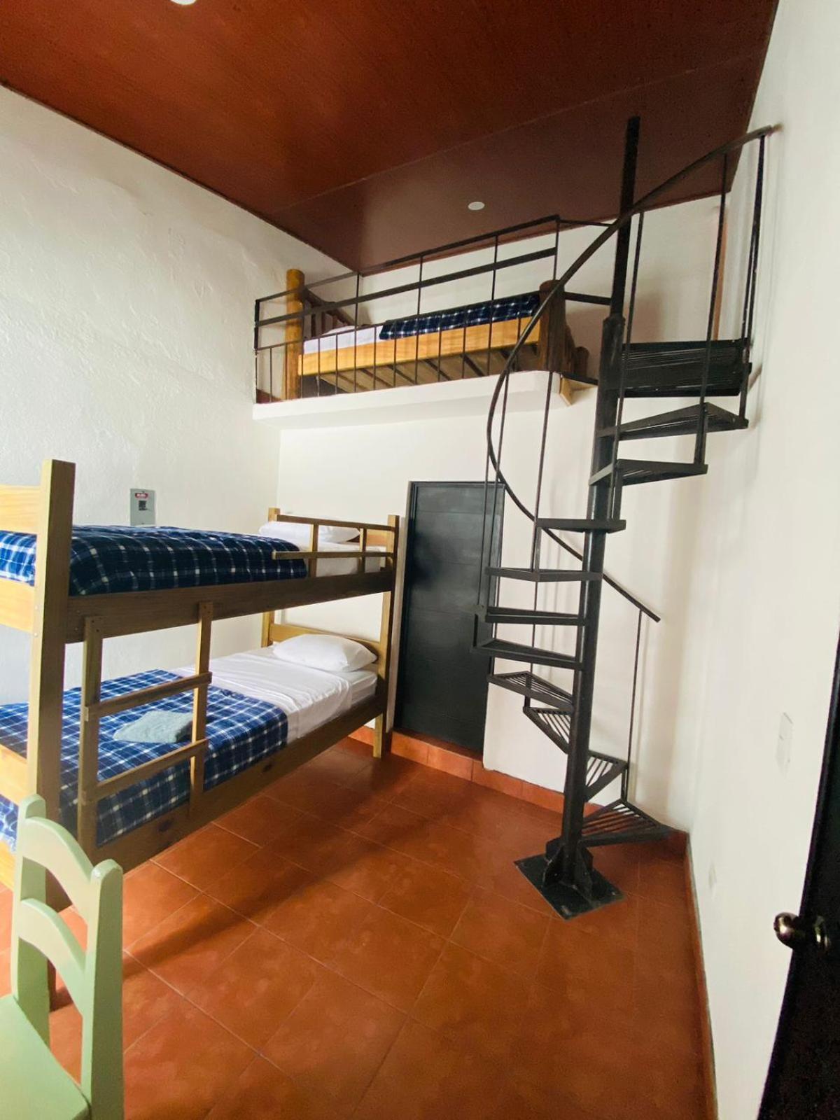 Hostal 17-52 グアテマラシティ エクステリア 写真