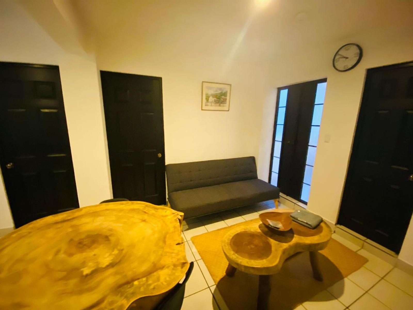 Hostal 17-52 グアテマラシティ エクステリア 写真