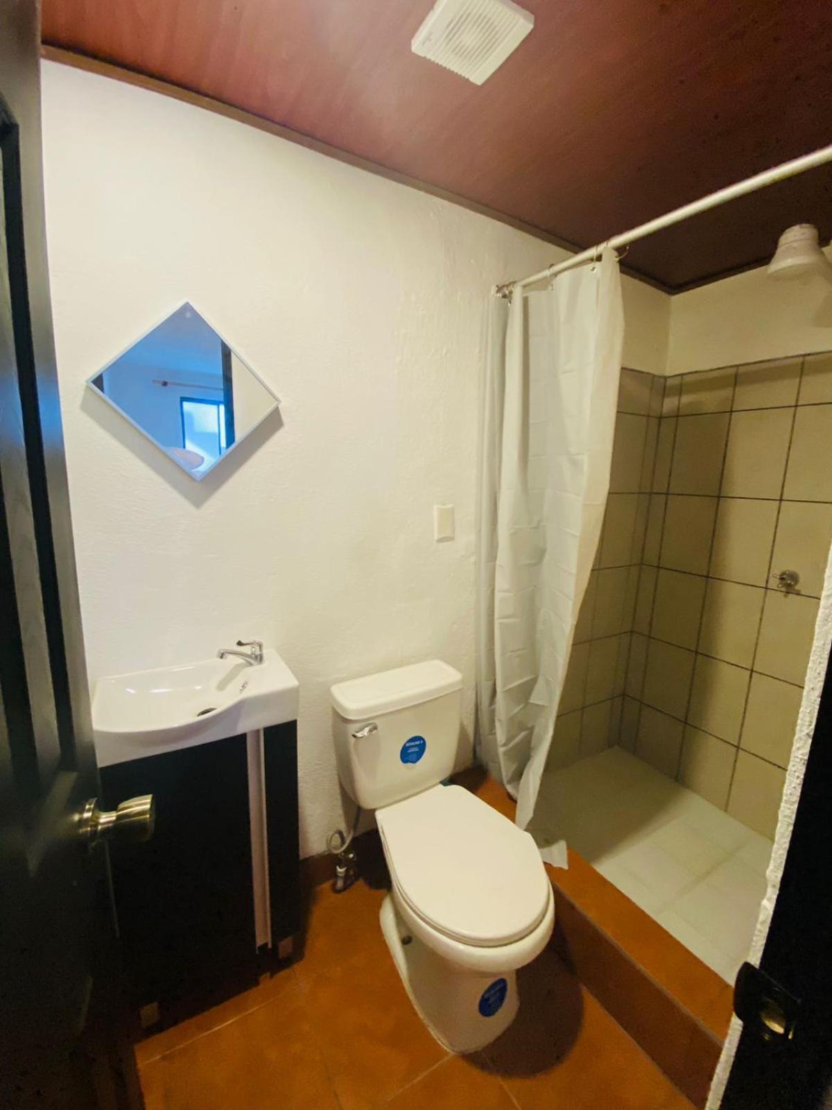 Hostal 17-52 グアテマラシティ エクステリア 写真