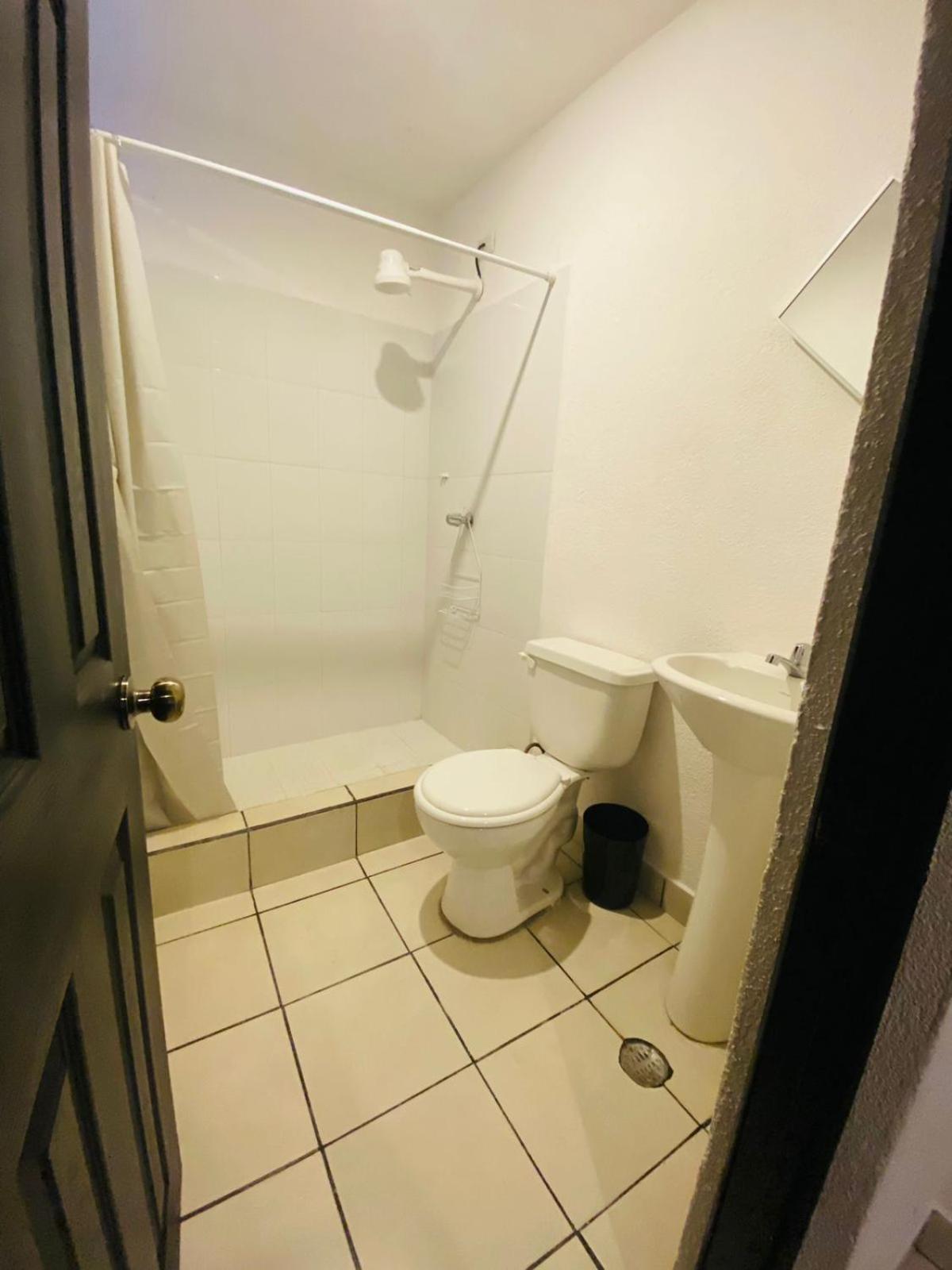 Hostal 17-52 グアテマラシティ エクステリア 写真