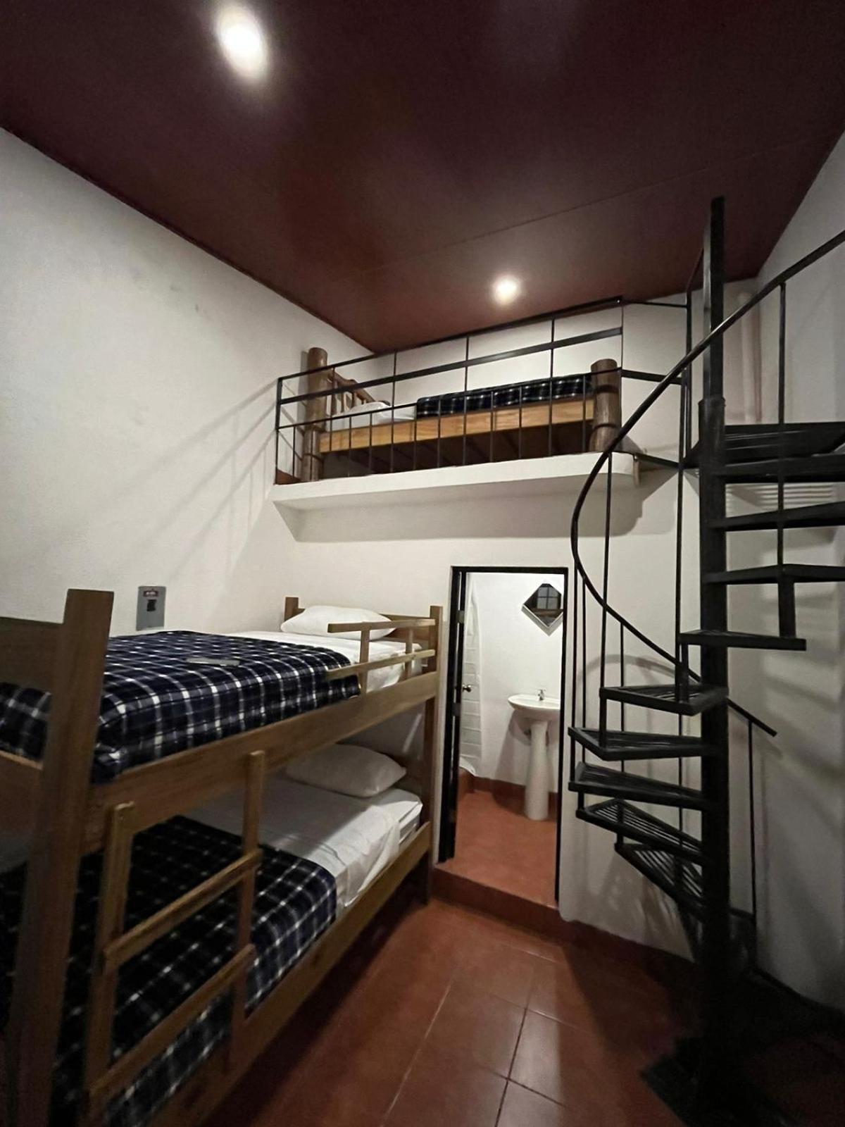 Hostal 17-52 グアテマラシティ エクステリア 写真