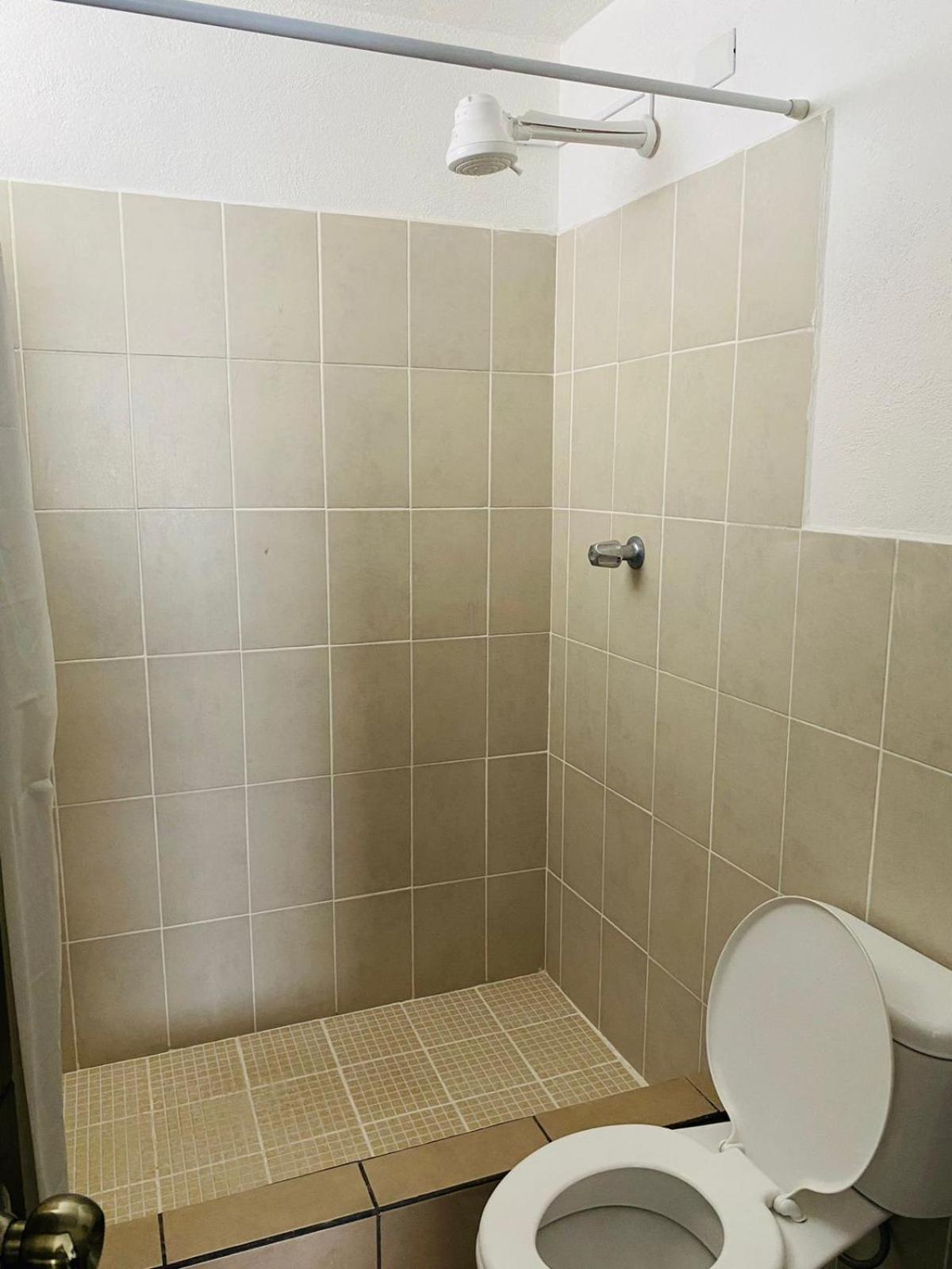 Hostal 17-52 グアテマラシティ エクステリア 写真