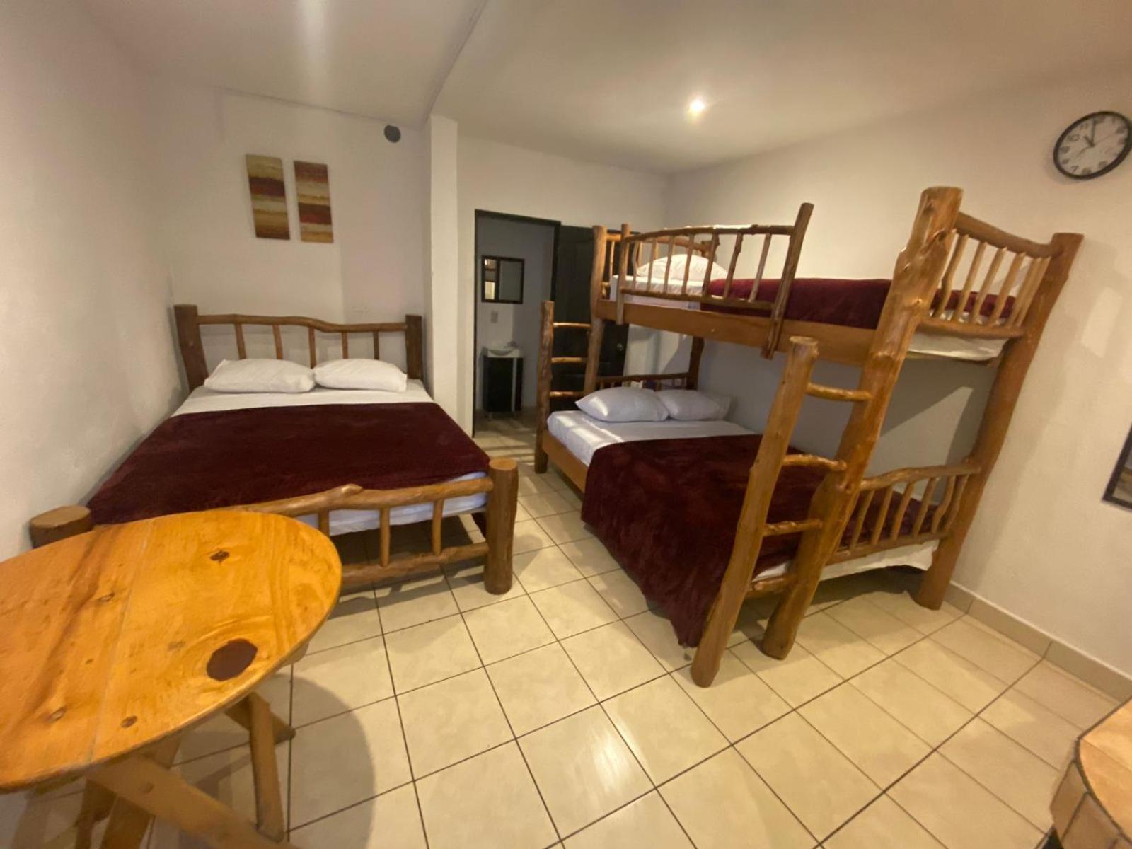 Hostal 17-52 グアテマラシティ エクステリア 写真