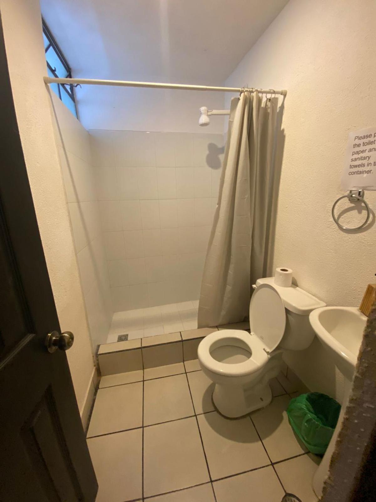 Hostal 17-52 グアテマラシティ エクステリア 写真