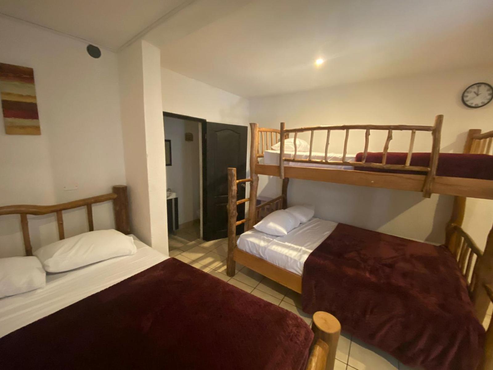 Hostal 17-52 グアテマラシティ エクステリア 写真