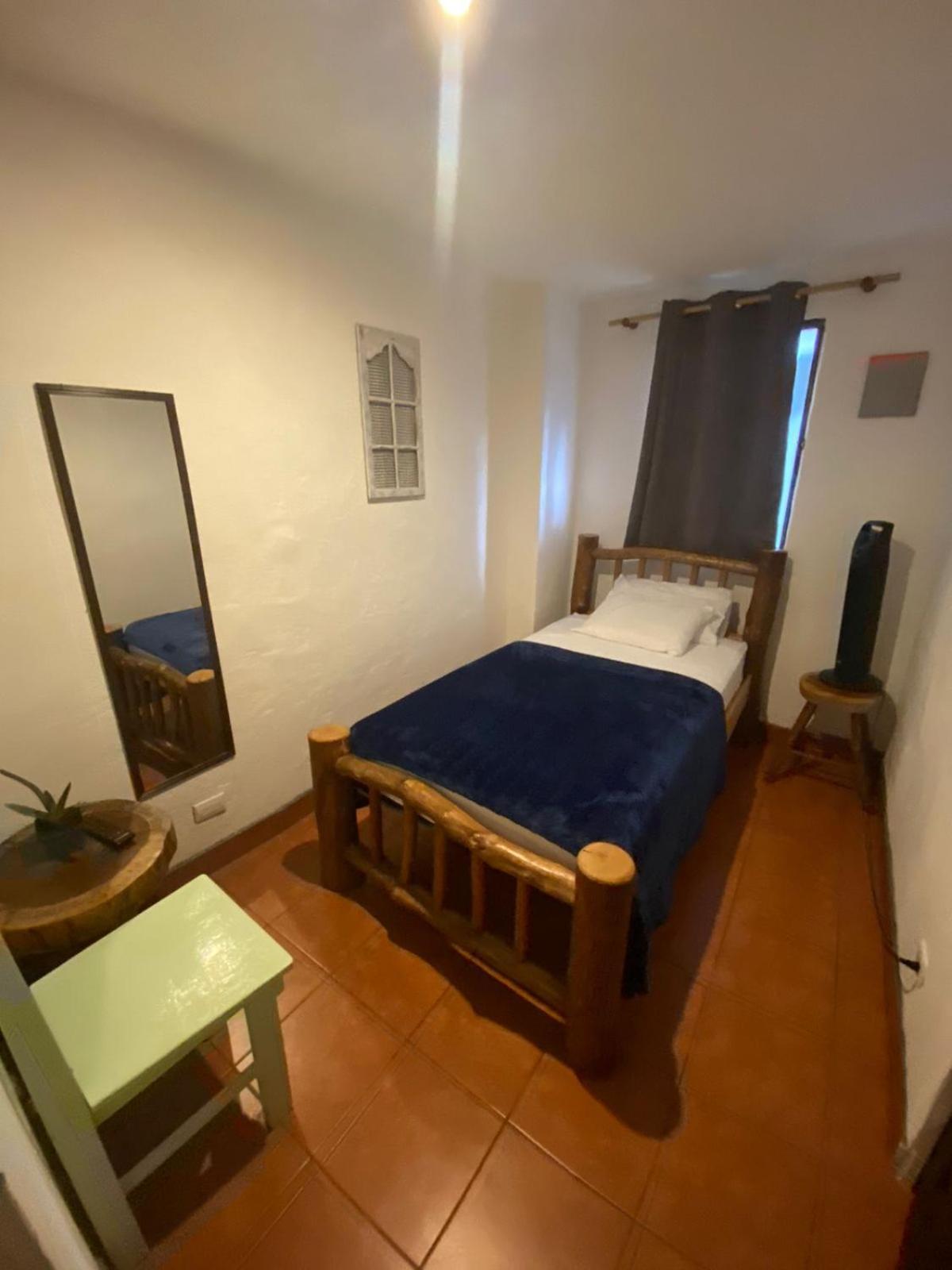 Hostal 17-52 グアテマラシティ エクステリア 写真